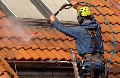 Démoussage et hydrofuge de toiture à Belle-Église
